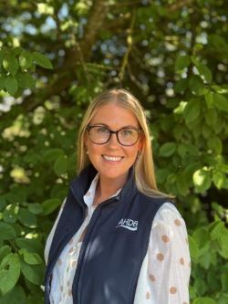 Laura Awdry dairy team headshot.